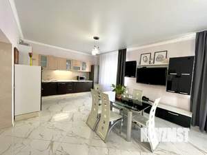 Дом 290м², 3-этажный, посуточно,