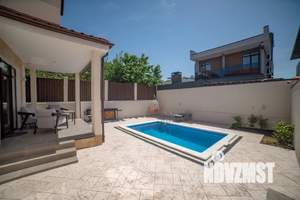 Дом 250м², 2-этажный, посуточно,