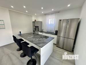 Дом 214м², 3-этажный, на длительный срок,