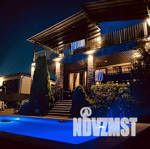 Дом 350м², 2-этажный, посуточно,