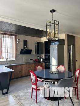 Дом 140м², 4-этажный, посуточно,