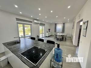 Дом 214м², 3-этажный, на длительный срок,