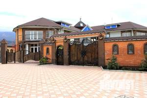 Дом 256м², 2-этажный, посуточно,