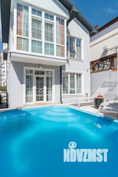 Коттедж 240м², 3-этажный, на длительный срок,