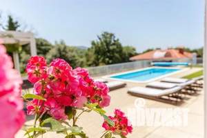 Дом 240м², 2-этажный, посуточно,