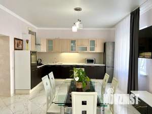 Дом 290м², 3-этажный, посуточно,