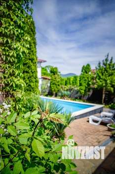 Дом 350м², 2-этажный, посуточно,