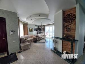 Дом 700м², 3-этажный, участок 15 сот.