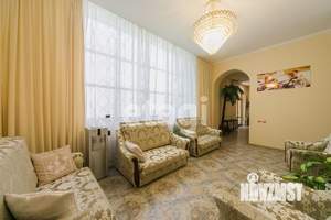 Дом 799м², 3-этажный, участок 7 сот.