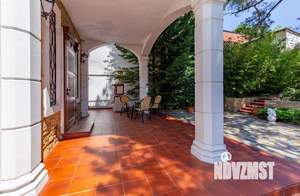 Дом 380м², 3-этажный, участок 6 сот.