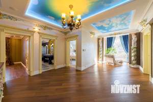 Дом 295м², 2-этажный, участок 10 сот.