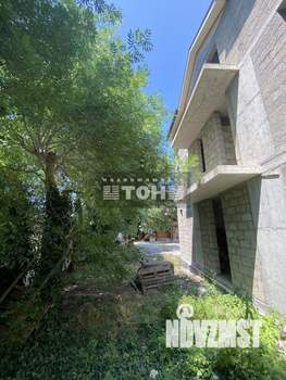 Коттедж 350м², 3-этажный, участок 7 сот.