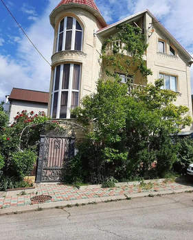 Дом 282м², 3-этажный, участок 4 сот.