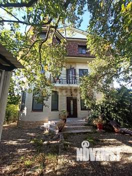 Дом 256м², 3-этажный, участок 7 сот.