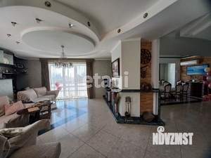 Дом 700м², 3-этажный, участок 15 сот.