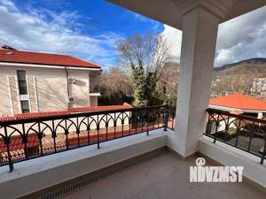 Дом 304м², 3-этажный, участок 4 сот.