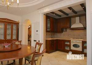 Дом 566м², 3-этажный, участок 13 сот.