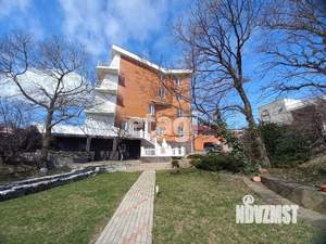 Дом 700м², 3-этажный, участок 15 сот.