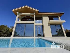 Дом 174м², 2-этажный, участок 6 сот.