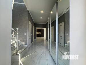 Дом 263м², 2-этажный, участок 8 сот.