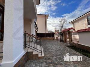 Дом 304м², 3-этажный, участок 4 сот.