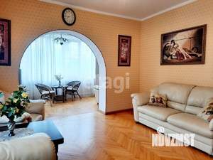 Дом 394м², 3-этажный, участок 23 сот.