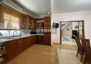 Дом 651м², 3-этажный, участок 15 сот.