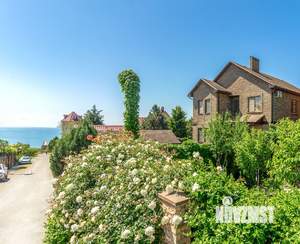 Дом 370м², 3-этажный, участок 8 сот.