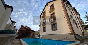 Дом 664м², 3-этажный, участок 7 сот.