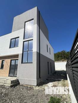 Коттедж 240м², 3-этажный, участок 4 сот.