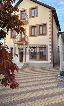 Дом 664м², 3-этажный, участок 7 сот.