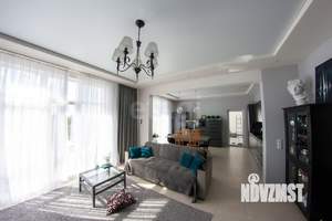 Дом 330м², 3-этажный, участок 6 сот.