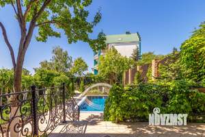 Дом 370м², 3-этажный, участок 8 сот.