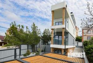 Дом 267м², 3-этажный, участок 4 сот.