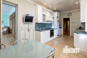 Дом 259м², 3-этажный, участок 4 сот.