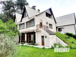 Дом 394м², 3-этажный, участок 23 сот.