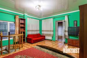 Дом 250м², 2-этажный, участок 6 сот.