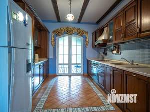 Дом 454м², 3-этажный, участок 18 сот.