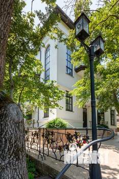 Дом 566м², 3-этажный, участок 13 сот.