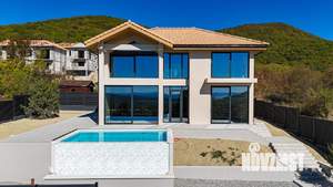 Дом 174м², 2-этажный, участок 6 сот.