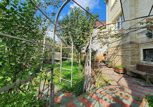 Дом 282м², 3-этажный, участок 4 сот.