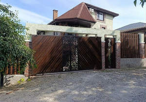 Дом 210м², 3-этажный, участок 5 сот.