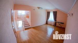 Дом 200м&sup2;, 3-этажный, посуточно, 