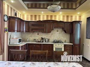 Дом 180м&sup2;, 3-этажный, посуточно, 