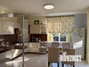 Дом 200м&sup2;, 2-этажный, посуточно, 