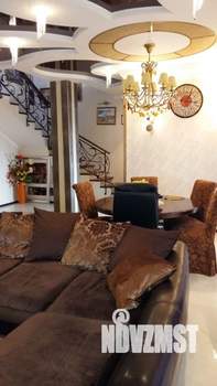 Дом 240м&sup2;, 3-этажный, на длительный срок, 