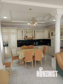 Дом 250м&sup2;, 3-этажный, посуточно, 