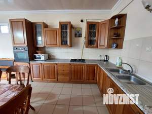 Дом 200м&sup2;, 2-этажный, посуточно, 