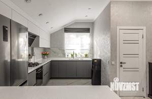 Коттедж 300м&sup2;, 2-этажный, на длительный срок, 