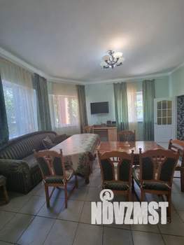 Дом 300м&sup2;, 3-этажный, посуточно, 